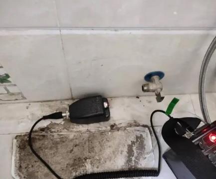 翠峦屋顶漏水维修公司分享下卫生间漏水的危害及解决方法